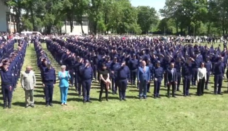 Maqedonisë së Veriut i shtohen 416 policë dhe 92 police!