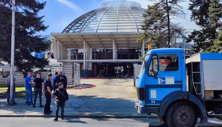 Zjarri në Sallën Universale, policia ndalon tre persona