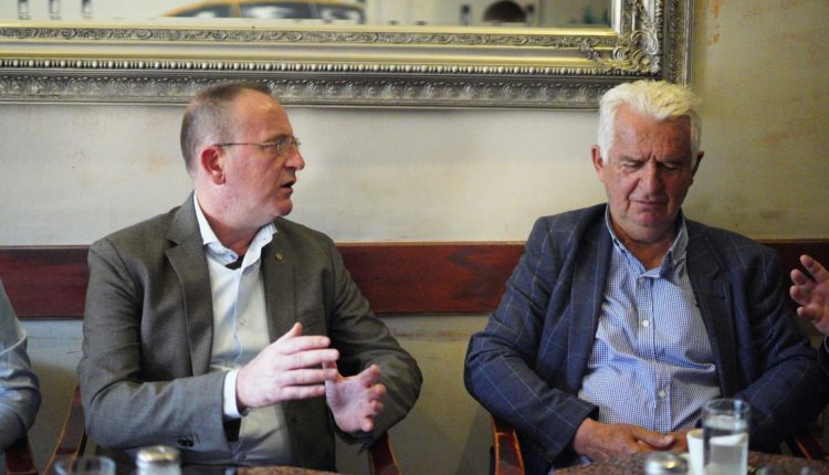 Taravari: Shumica e të burgosurve politikë në raste të montuara janë shqiptarë
