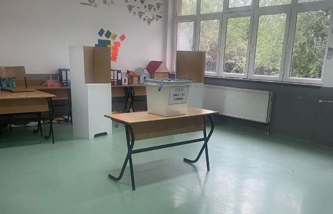Pjesëmarrje e ulët në Veri: Deri në orën 11:00 votuan 85 persona