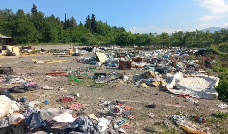 NP Higjiena komunale Shkup largoi 80 metra kub mbetje të hedhura nga parkingu i varrezave “Butel”