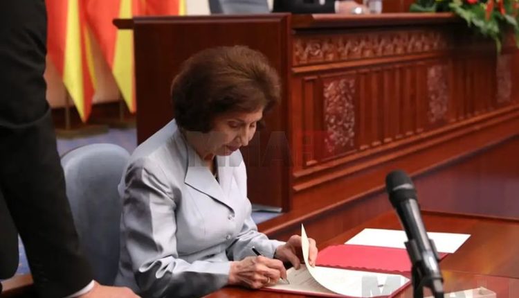 Lloga: Mos respektimi i еmrit kushtetues nga Siljanovska e bën NUL