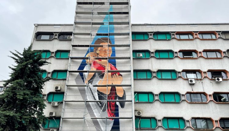 “Spitali klinik në Tetovë” mori një mural kreativ që simbolizon fillimin e një jete të re