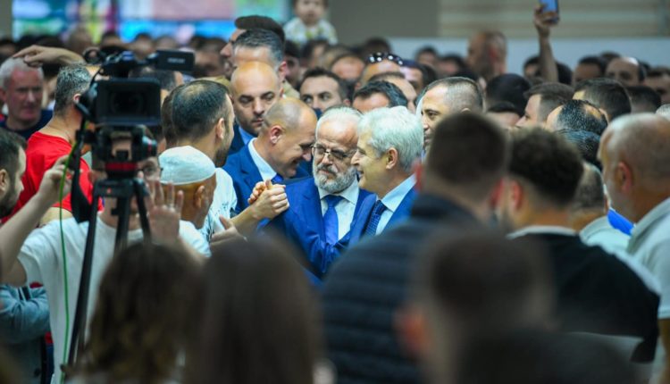Xhaferi: Faleminderit Çair, faleminderit për çdo fjalë mbështetjeje dhe për besimin e fuqishëm në Frontin Evropian! VOTO 4