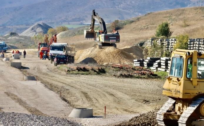 Kërkohen 4 mijë punëtorë për ndërtimin e korridoreve 8 dhe 10d