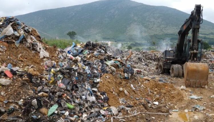 Deponia në Dëbërcë të Zhelinës vazhdon të digjet tash e 8 muaj!
