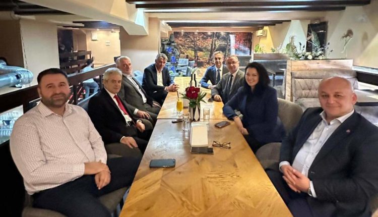 Ahmeti poston foto: Bashkë për fitoret e rradhës para nesh!