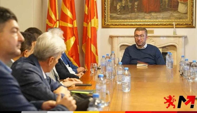 Mickoski mbledh partnerët e koalicionit – i jepet “dritë jeshile” për negociatat për Qeverinë e re!