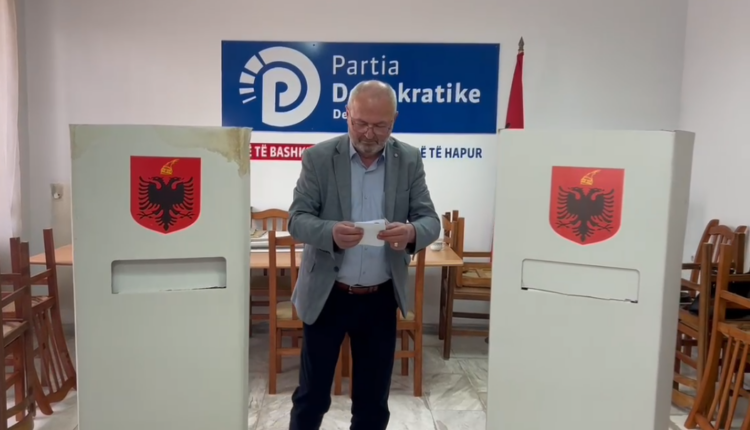 Mbahen zgjedhjet për kreun e Rithemelimit në Korçë, ja kush janë kandidatët