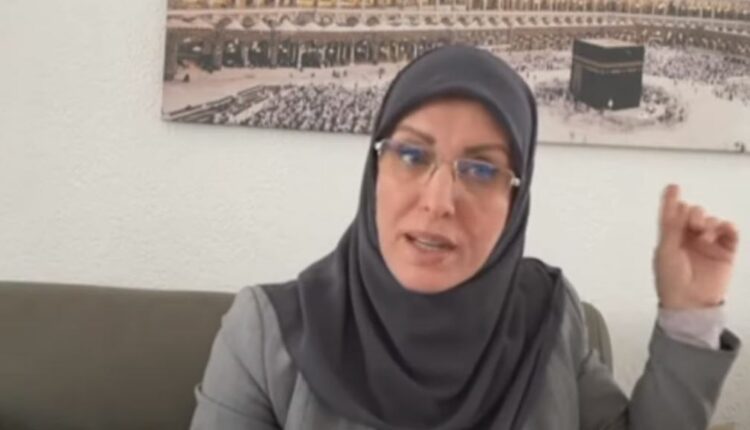 Huduti kundërshton vendosjen e shqiponjës në minare të xhamisë