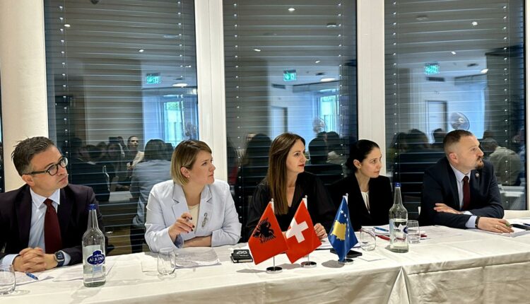 Mbahet punëtoria për mësimin plotësues të gjuhës shqipe në Zvicër