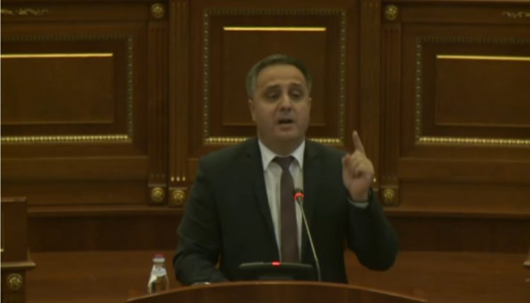 Selmanaj: Kryeministri Kurti involvohet në secilin skandal, korrupsioni i Qeverisë këmbëkryq bashkë