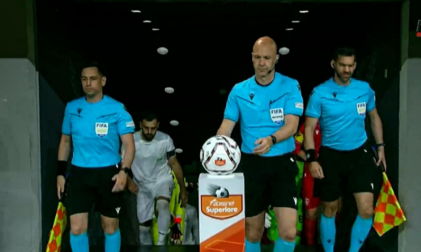 Gjyqtari i njohur anglez, Anthony Taylor e ndan drejtësinë në ndeshjen për titull kampioni në Shqipëri