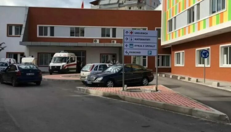 Sherr mes të miturve në Sarandë, 16-vjeçari theret dy herë me thikë nga shoku i tij