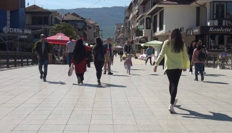 Festat e Majit shtuan interesimin e struganëve për udhëtime