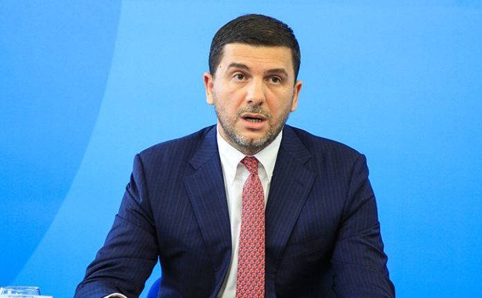 Krasniqi i kundërpërgjigjet Haradinajt: Nuk jemi fëmijë me na mashtru Albini