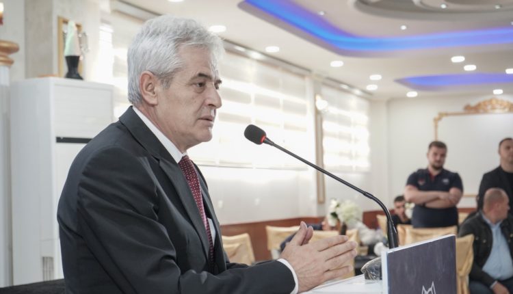 Ali Ahmeti në takim me komunitetin e biznesit në Gostivar: Na duhet treg 500 milionësh për funksionim