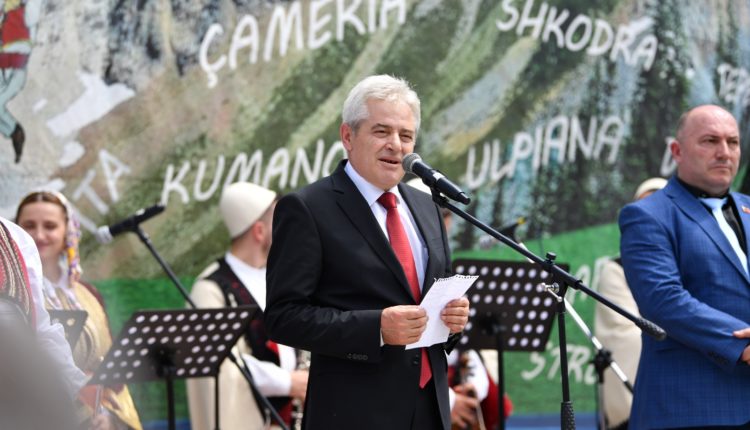 Ali Ahmeti nga Bajram Curri: Gjuha e flamuri për të cilat dhenë e lanë me gjak Mic Sokoli, Hasan Prishtina e Isa Boletini sot lirshëm përdoren në tokat dardane (FOTO)