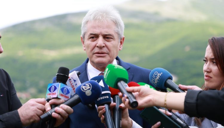 Ahmeti për Vetëvendosjen: Duhet ta dorëzojnë peshqirin e bardhë në ring, goditjet janë të forta (VIDEO)