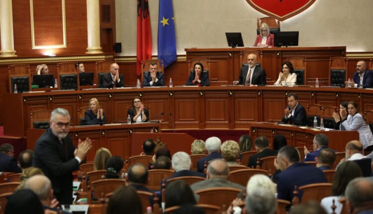 Miratohet rezoluta anti-korrupsion e PS