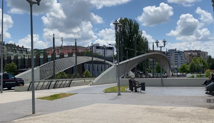 Mitrovicë e Veriut/ Ura mbi Ibër që ndan Veriun nga Jugu!