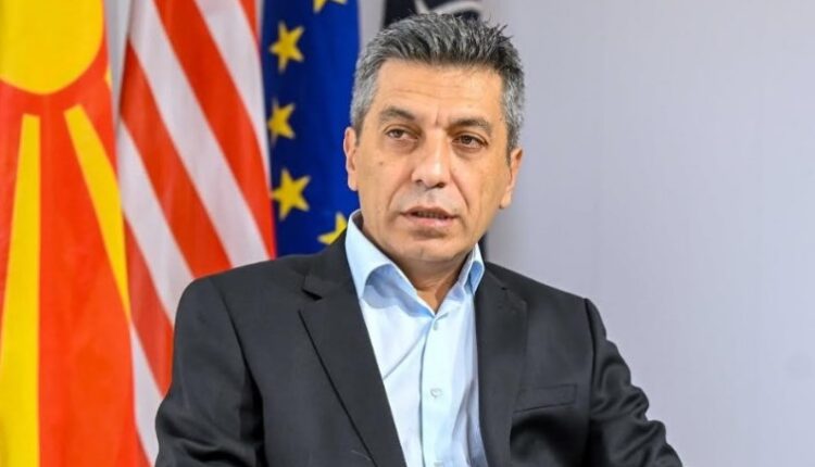 Izet Mexhiti uron Kurban Bajramin