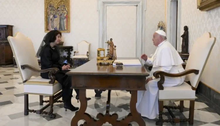 Siljanovska Davkova në Vatikan mori mbështetje nga Papa për eurointegrimet