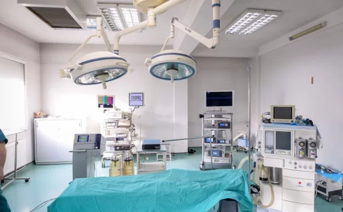 MSH: Sallat kirurgjike në Qendrën Klinike kthehen në përdorim