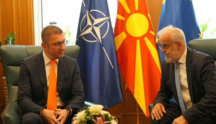 Formohet Qeveria e re/ Mickoski në ditën e parë si kryeministër premton zhvillim ekonomik të vendit!