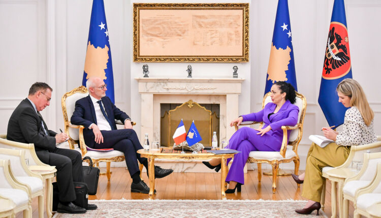 Presidentja Osmani takoi ambasadorin e Francës, Olivier Guerot