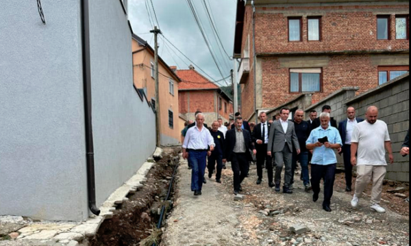 Kurti pas vërshimeve në Kuk të Dragashit: Ka dëme edhe në infrastrukturën publike, nevojitet ndërhyrje prioritare