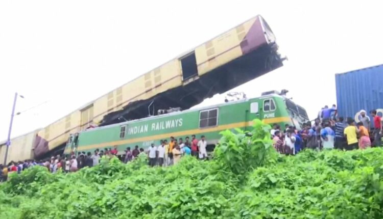 Përplasen trenat në Indi, vdesin tetë persona