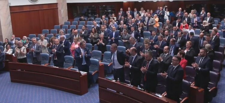 Maqedonia e Veriut bëhet me Qeveri të re