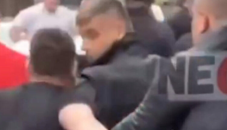 Tenton të rrahet po s’e lë sigurimi – raportohet se edhe djali i Vuçiq ishte pjesë e huliganëve serbë në Gjermani (VIDEO)