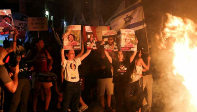 Protestat anti qeveritare në Izrael, protestuesit marshojnë drejt shtëpisë së Netanyahut