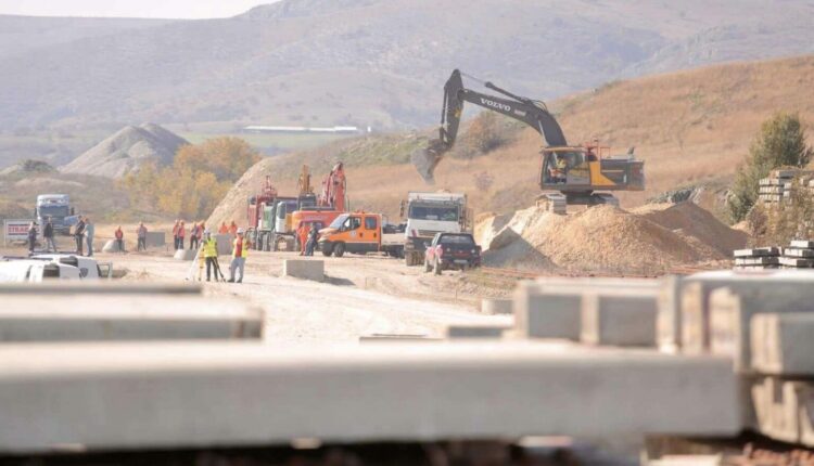 Shqipëria lëshoi në përdorim një pjesë të Korridorit8, pjesa nga ana e Maqedonisë nuk është askund