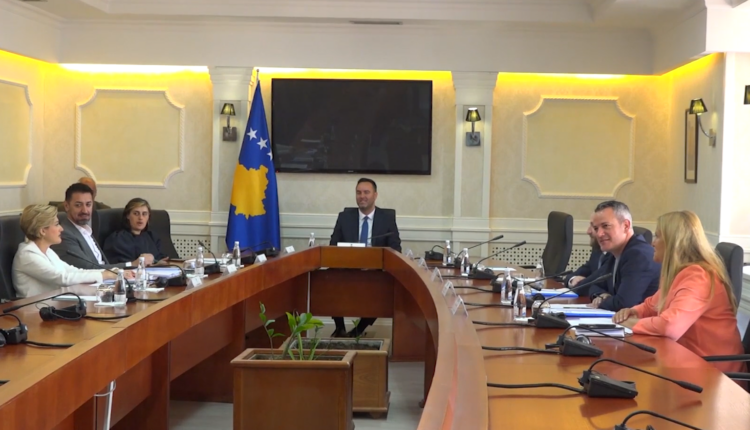 Zhvillimet në Kosovë/ Kusari në Kuvend, debate për draft-statutin e Asociacionit!