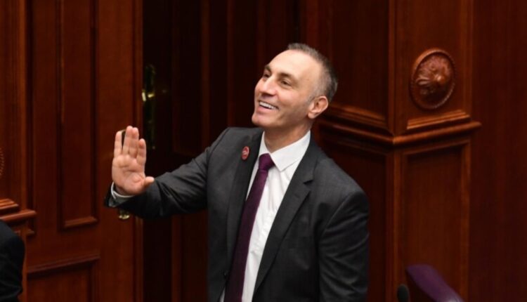 Grubi: Do të vazhdoj të qëndroj në krah të Kryetarit Ali Ahmeti