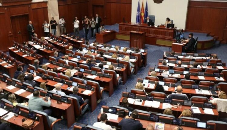 Qeveria e re/ Opozita: Programi larg premtimeve parazgjedhore – Fronti, Qeveri pa legjitimitet etnik!