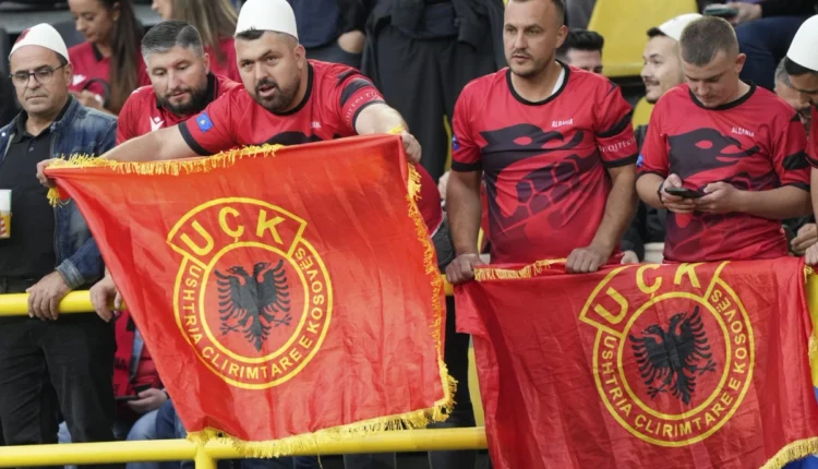 Shqiptarët gati të paguajnë gjoben e Zvicrës/ UEFA penalizoi federaten për flamurin e shpalosur te UÇK në tribuna