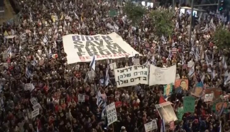 Qindra mijëra protestues mbushin sheshet e Tel Avivit, kërkojnë dorëheqjen e Netanyahut