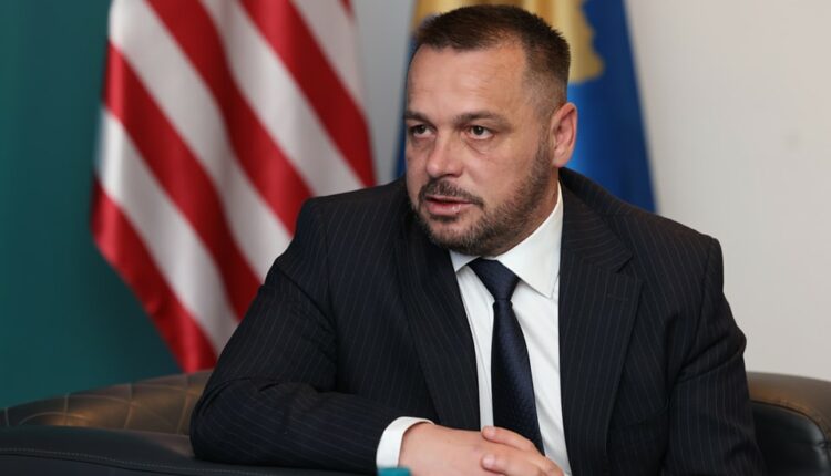 Ministri Maqedonci flet për mosekspozimin e mjeteve ushtarake siç ishte paralajmëruar