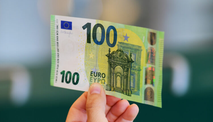 Arrestohet një person në Fushë Kosovë, iu gjeten 3.400 euro false