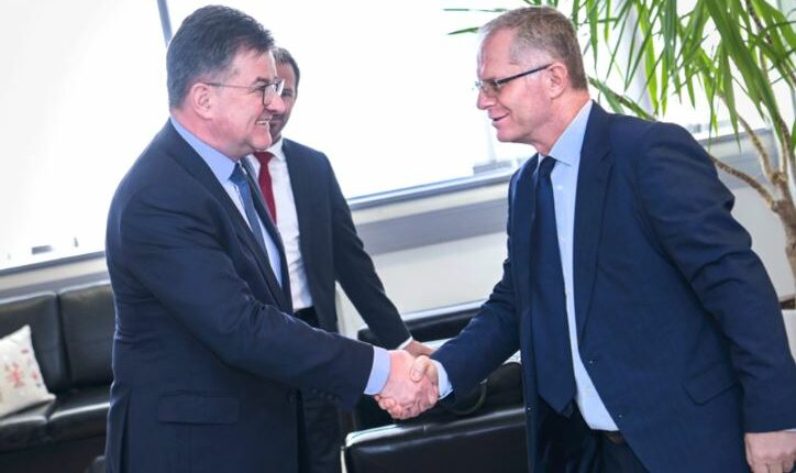 Lajçak viziton sot Kosovën, pritet në takim nga Bislimi
