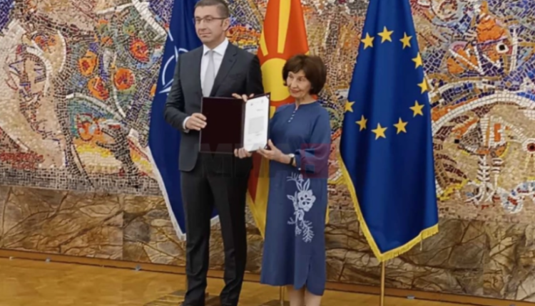 Hristijan Mickoski merr mandatin për formimin e Qeverisë së re të Maqedonisë së Veriut