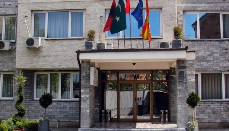 Tiranë falja e Namazit të Bajramit në shesh, BFI-Shkup: Kemi xhami të mjaftueshme
