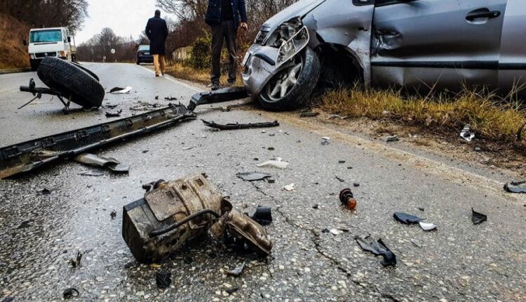 Tragjedi në një fshat të Shkupit, automjeti del nga rruga, ndërron jetë një 18-vjeçar
