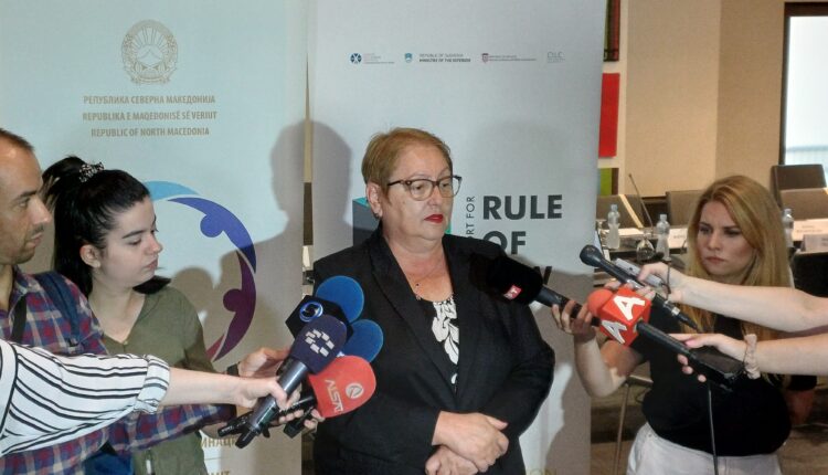 Janevska: Qeveria e mëparshme nuk ka shtypur asnjë tekst shkollor për klasën e shtatë, me BZHA po punojmë për të tejkaluar sfidën