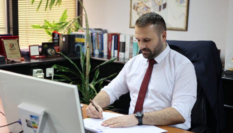 Durmishi: Mbështetje financiare prej 80 milionë denarë për ndërmarrjet mikro, të vogla dhe të mesme, për zejtarët, për vendosjen e standardeve HALLALL dhe ISO dhe projektet për zhvillimin e sipërmarrësisë