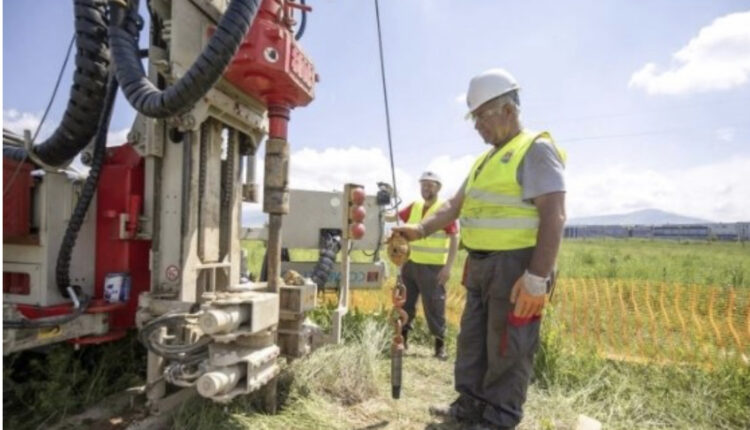 Qeveria e Maqedonisë së Veriut shfuqizon vendimin për pagesën e 252 milionë eurove ndaj konsorciumit “Bechtel dhe Enka”